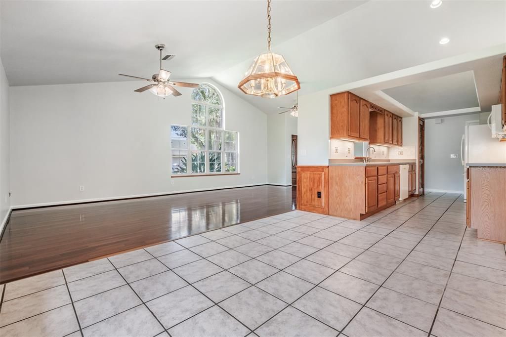 For Sale: $335,000 (3 beds, 2 baths, 1749 Square Feet)