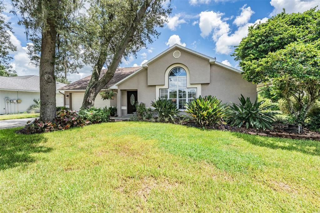 For Sale: $335,000 (3 beds, 2 baths, 1749 Square Feet)