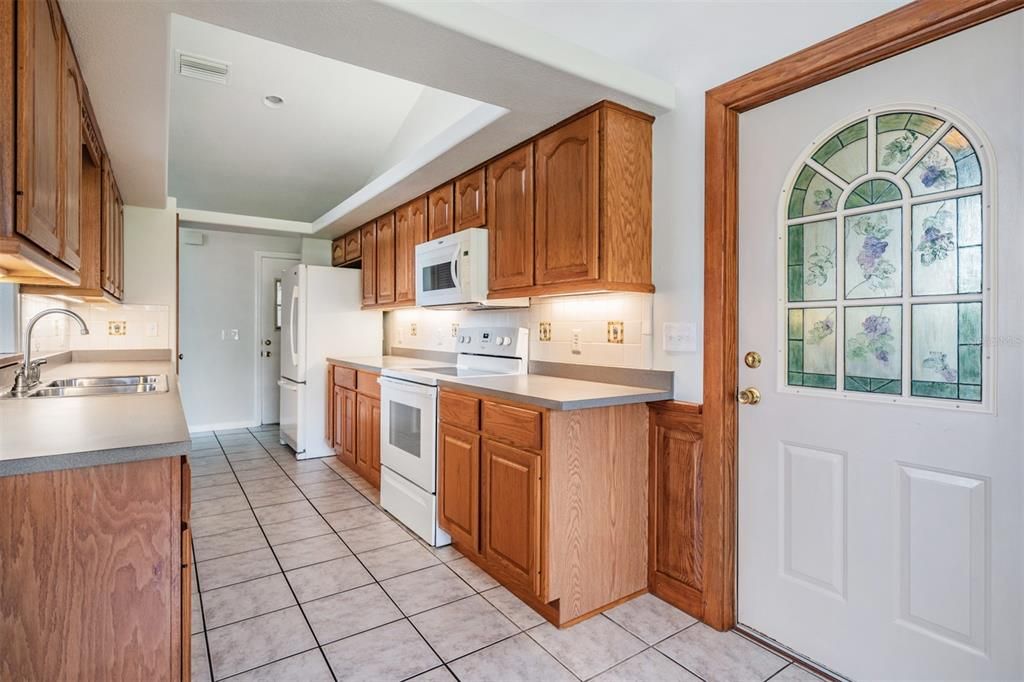 For Sale: $335,000 (3 beds, 2 baths, 1749 Square Feet)