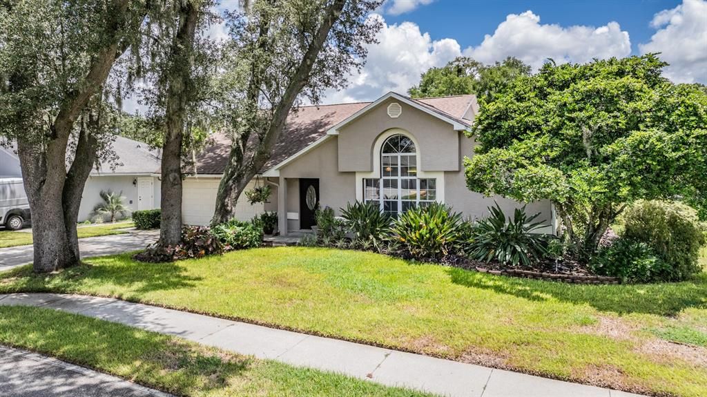 For Sale: $335,000 (3 beds, 2 baths, 1749 Square Feet)