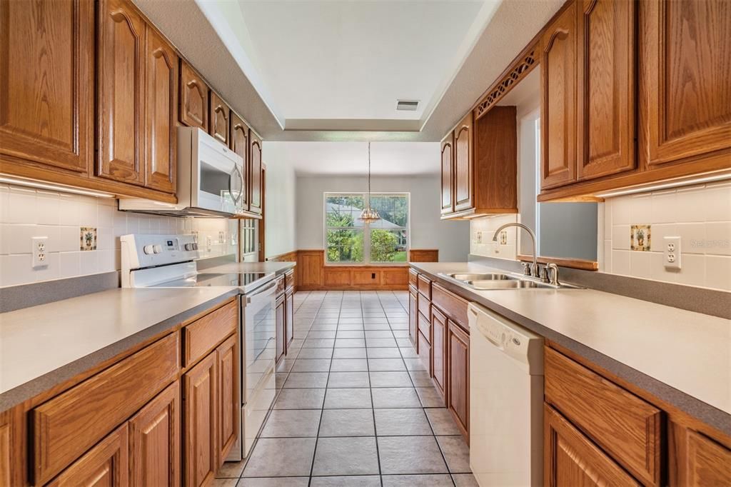 For Sale: $335,000 (3 beds, 2 baths, 1749 Square Feet)