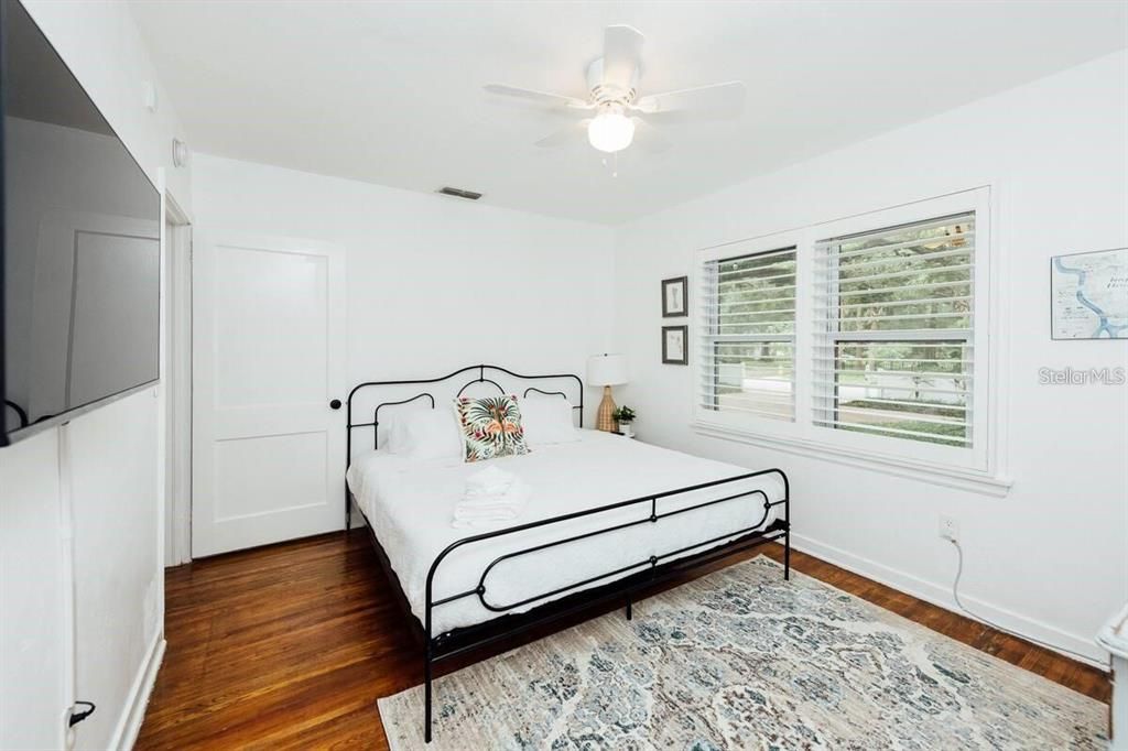 For Rent: $4,800 (3 beds, 2 baths, 1201 Square Feet)