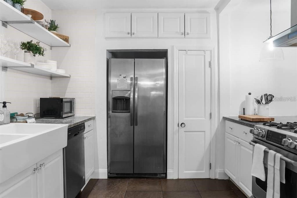For Rent: $4,800 (3 beds, 2 baths, 1201 Square Feet)
