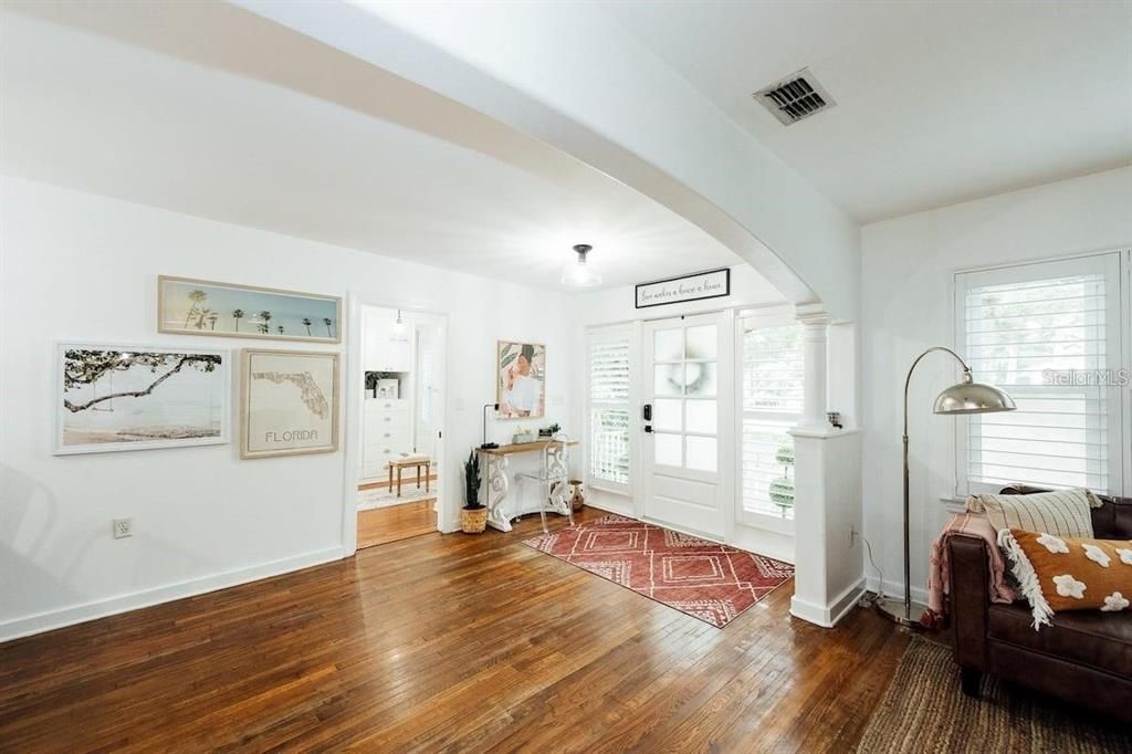 For Rent: $4,800 (3 beds, 2 baths, 1201 Square Feet)