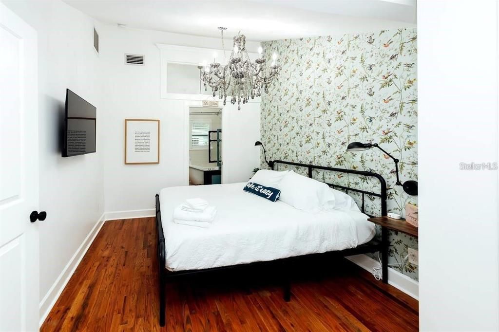 For Rent: $4,800 (3 beds, 2 baths, 1201 Square Feet)