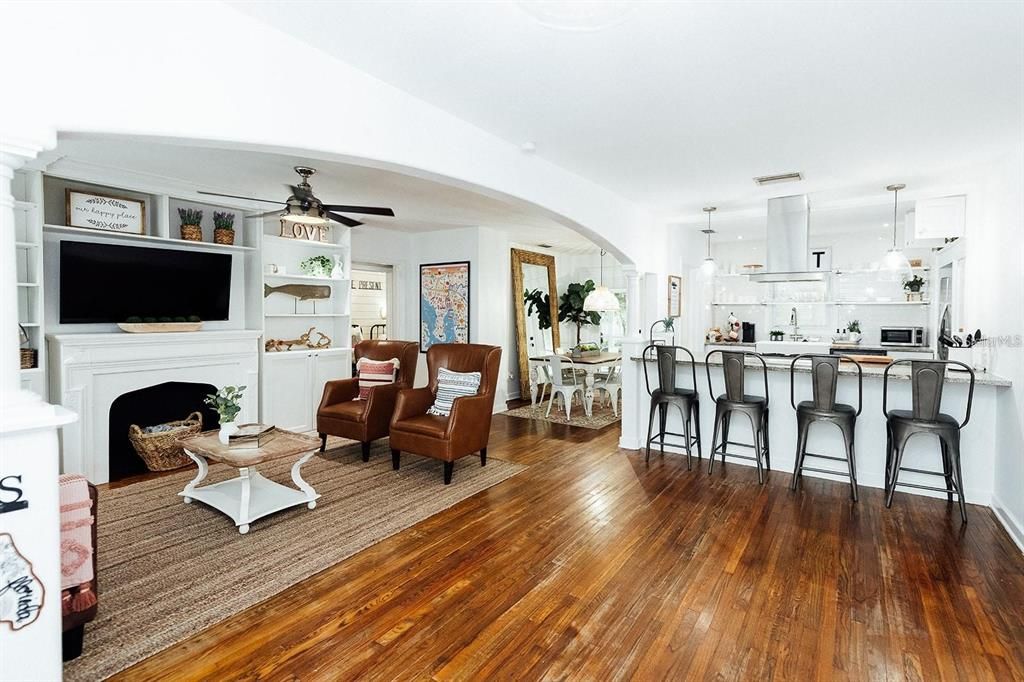 For Rent: $4,800 (3 beds, 2 baths, 1201 Square Feet)