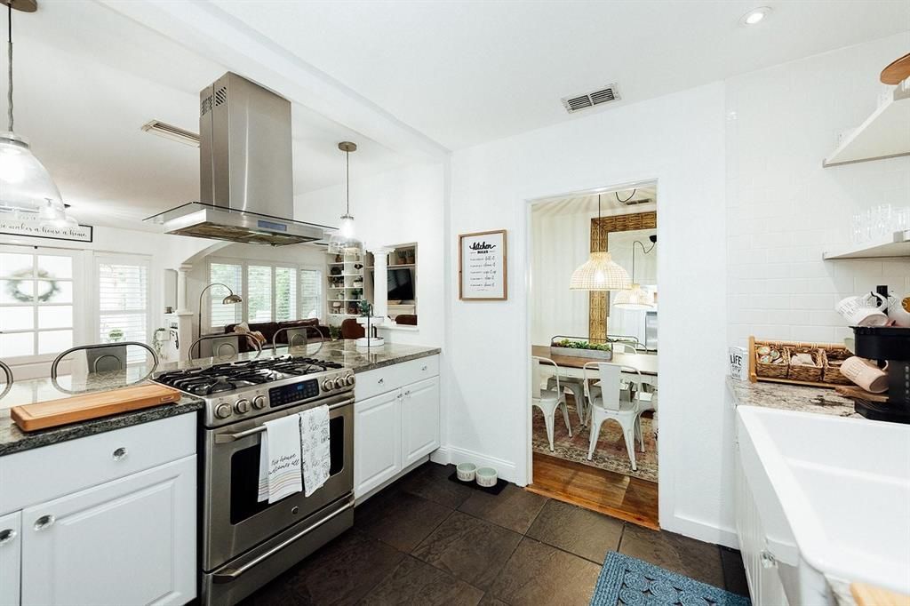 For Rent: $4,800 (3 beds, 2 baths, 1201 Square Feet)