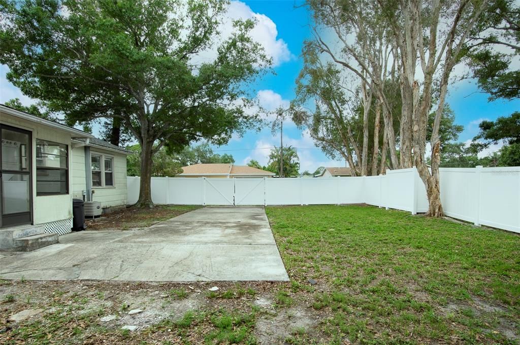 For Rent: $1,850 (2 beds, 1 baths, 816 Square Feet)