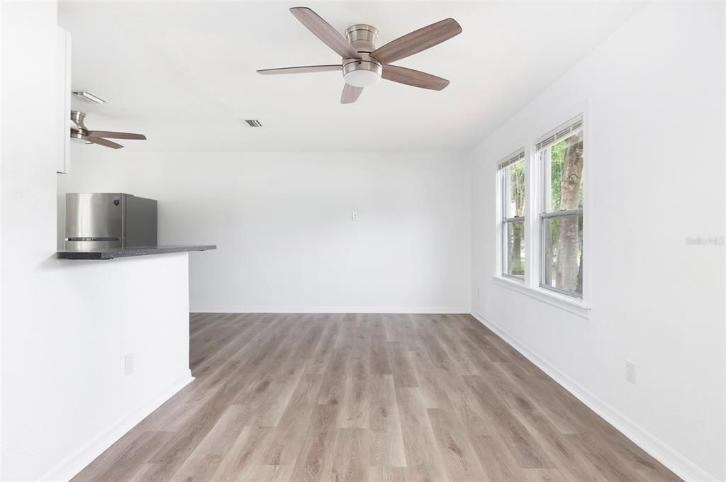 For Rent: $1,850 (2 beds, 1 baths, 816 Square Feet)