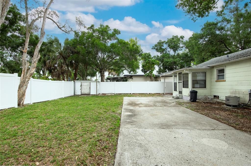 For Rent: $1,850 (2 beds, 1 baths, 816 Square Feet)