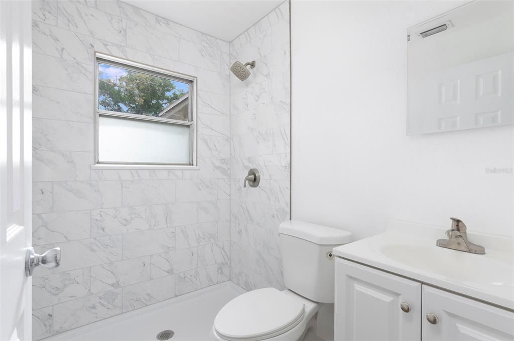 For Rent: $1,850 (2 beds, 1 baths, 816 Square Feet)