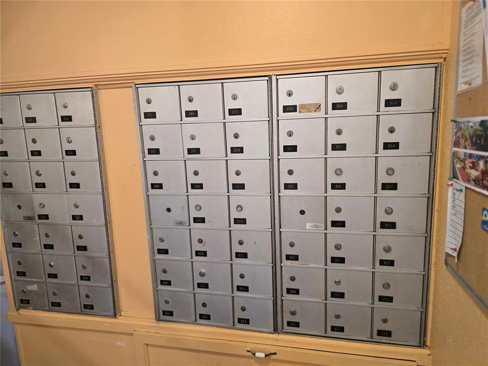 На продажу: $184,000 (2 спален, 2 ванн, 1405 Квадратных фут)