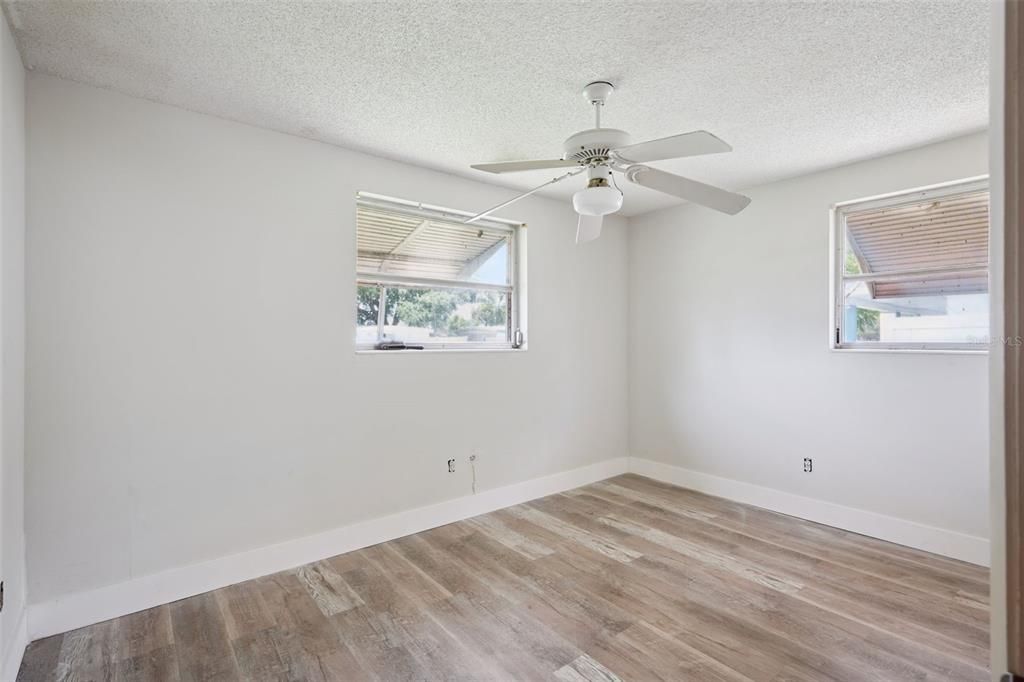 Active With Contract: $250,000 (3 beds, 2 baths, 1237 Square Feet)