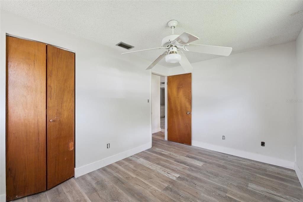 Active With Contract: $250,000 (3 beds, 2 baths, 1237 Square Feet)