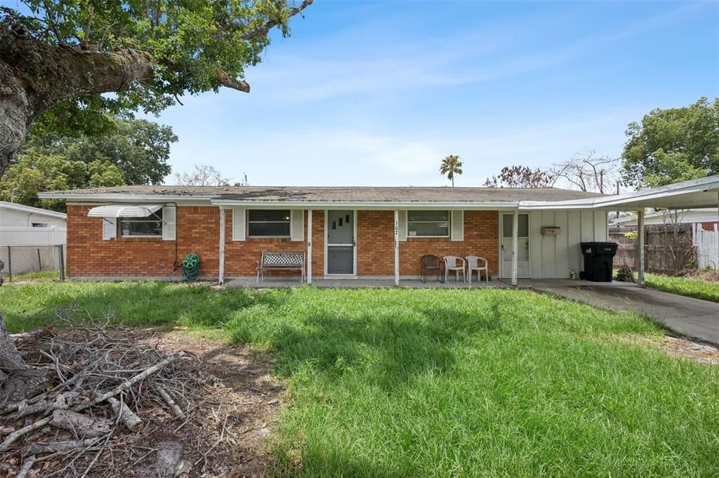 Active With Contract: $250,000 (3 beds, 2 baths, 1237 Square Feet)