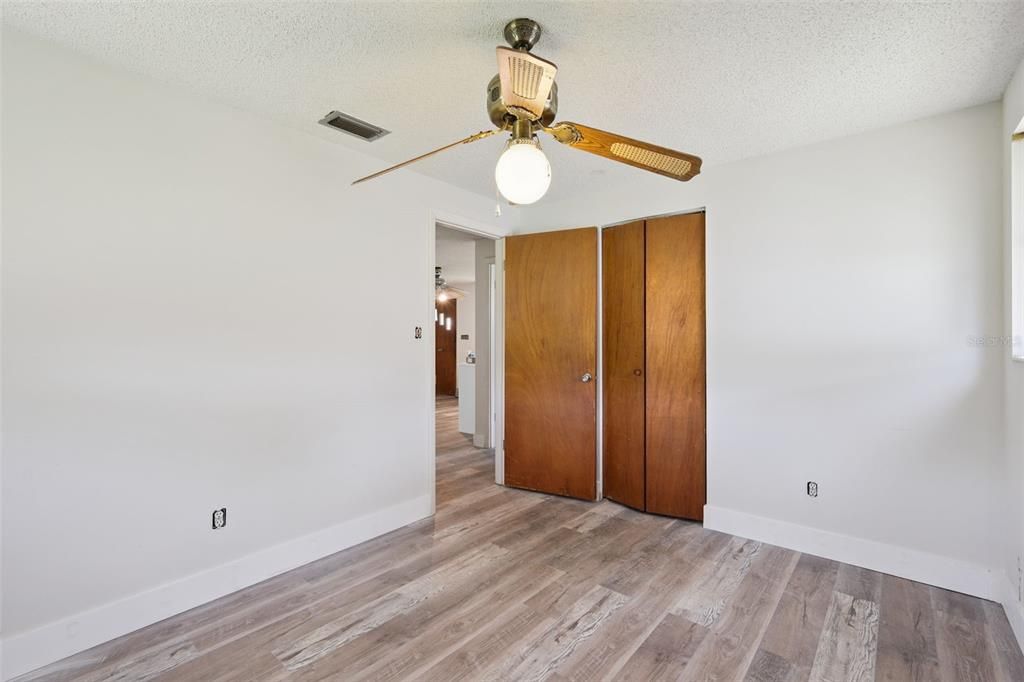 Active With Contract: $250,000 (3 beds, 2 baths, 1237 Square Feet)