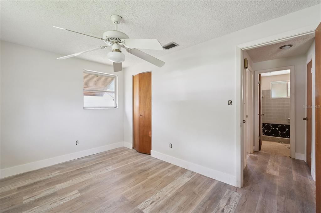 Active With Contract: $250,000 (3 beds, 2 baths, 1237 Square Feet)