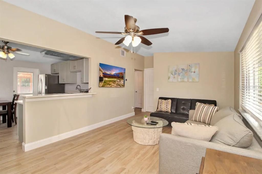 For Rent: $2,300 (2 beds, 1 baths, 816 Square Feet)