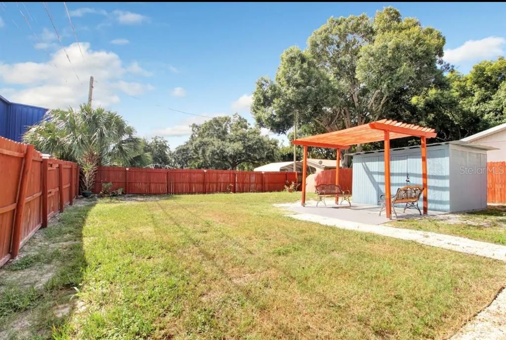 For Rent: $2,300 (2 beds, 1 baths, 816 Square Feet)