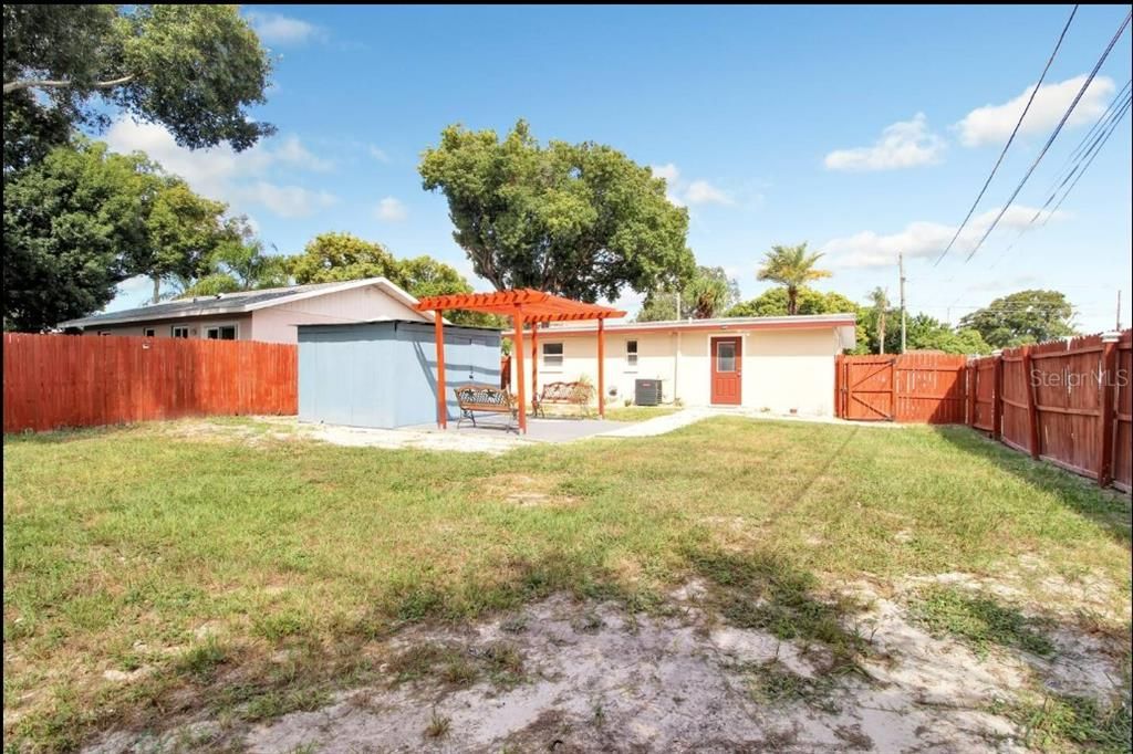 For Rent: $2,300 (2 beds, 1 baths, 816 Square Feet)