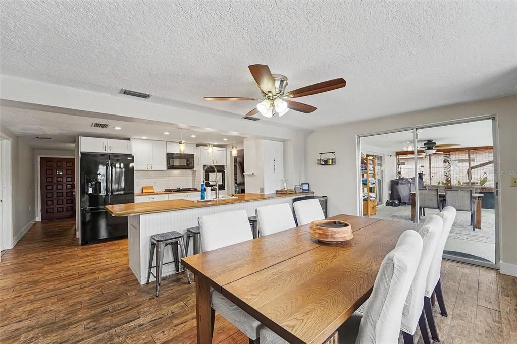 For Sale: $375,000 (2 beds, 2 baths, 1502 Square Feet)