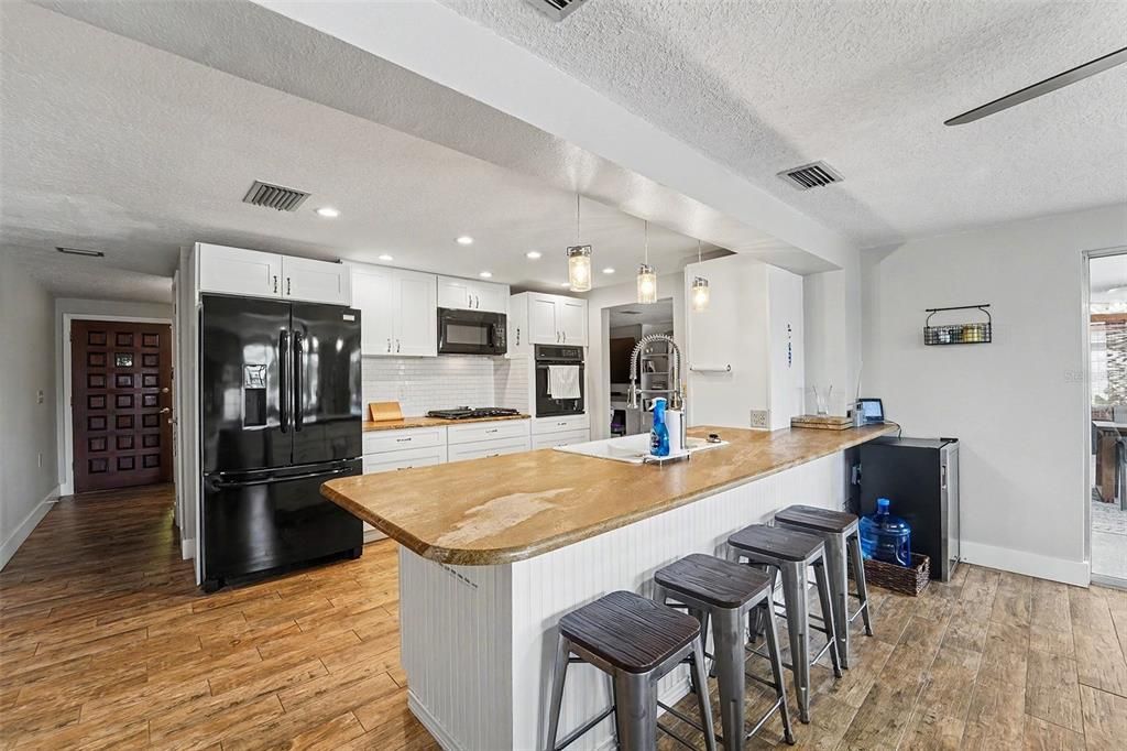 For Sale: $375,000 (2 beds, 2 baths, 1502 Square Feet)