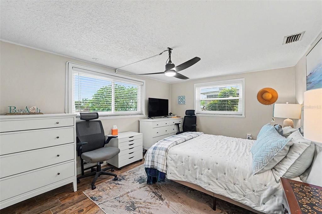 For Sale: $375,000 (2 beds, 2 baths, 1502 Square Feet)