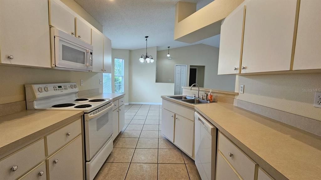 For Rent: $1,895 (3 beds, 2 baths, 1300 Square Feet)