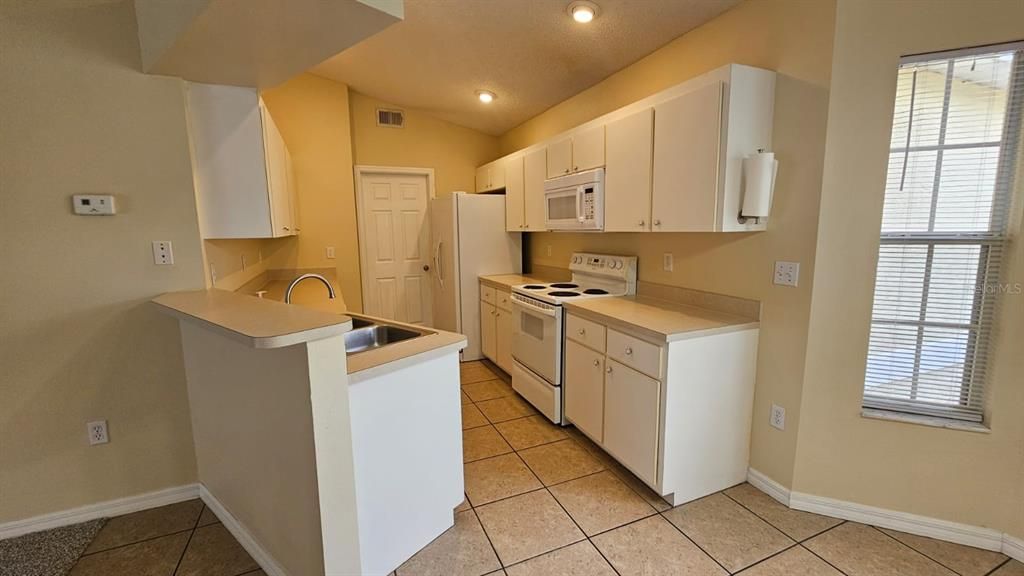 For Rent: $1,895 (3 beds, 2 baths, 1300 Square Feet)