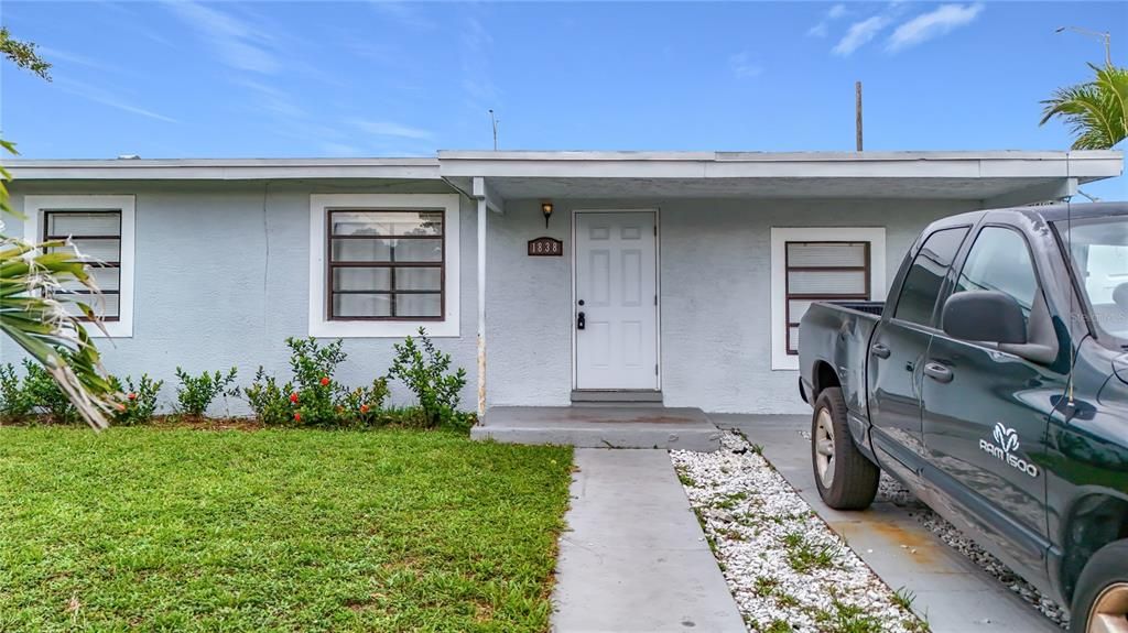 For Sale: $330,000 (3 beds, 1 baths, 977 Square Feet)