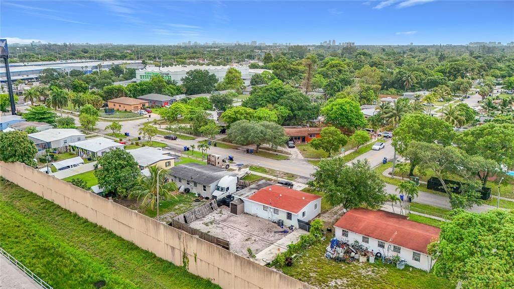 For Sale: $330,000 (3 beds, 1 baths, 977 Square Feet)