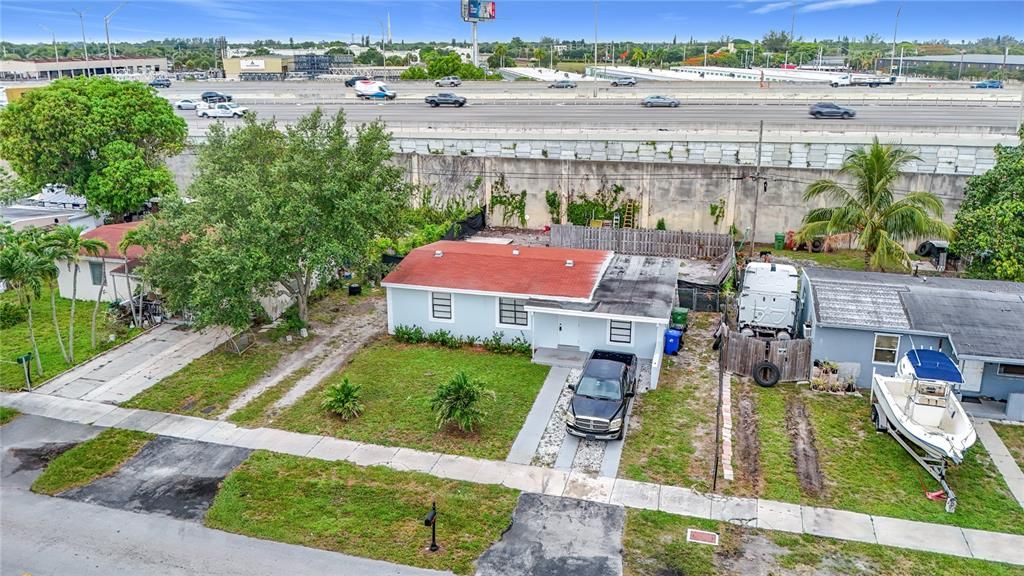 For Sale: $330,000 (3 beds, 1 baths, 977 Square Feet)