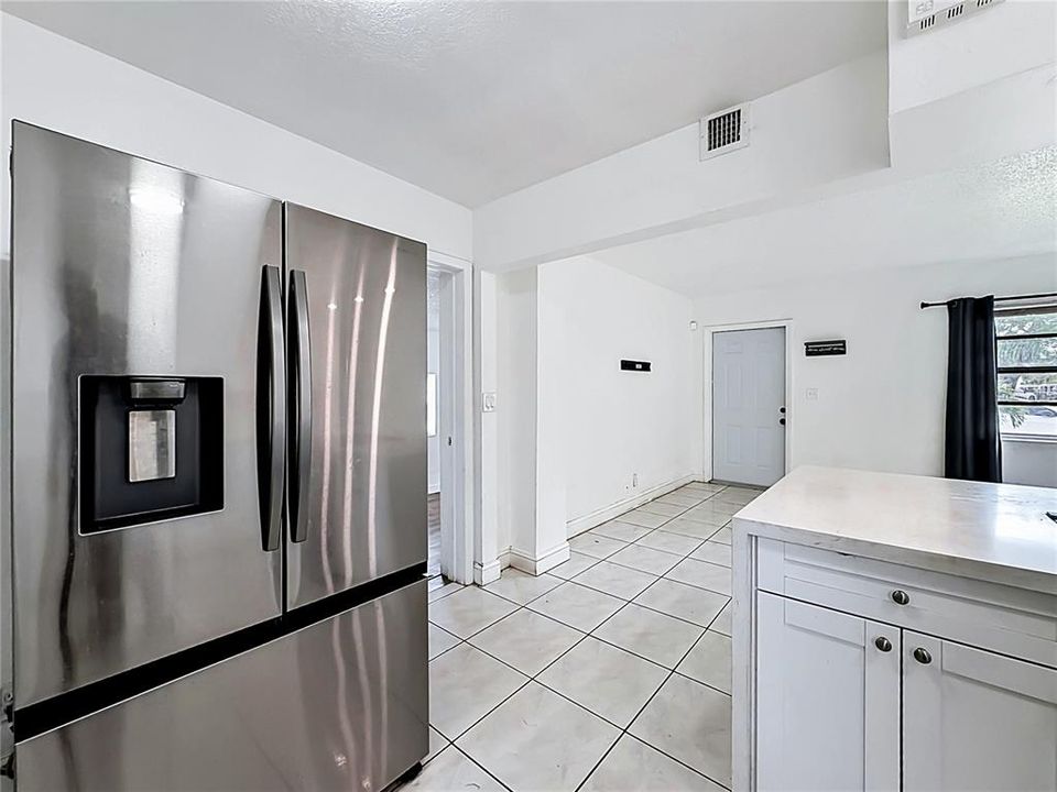 For Sale: $330,000 (3 beds, 1 baths, 977 Square Feet)