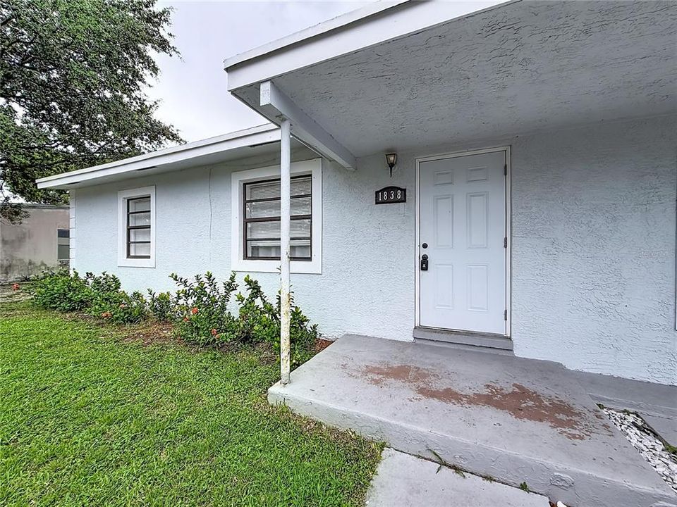 For Sale: $330,000 (3 beds, 1 baths, 977 Square Feet)