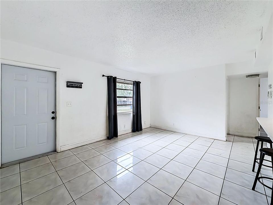 For Sale: $330,000 (3 beds, 1 baths, 977 Square Feet)