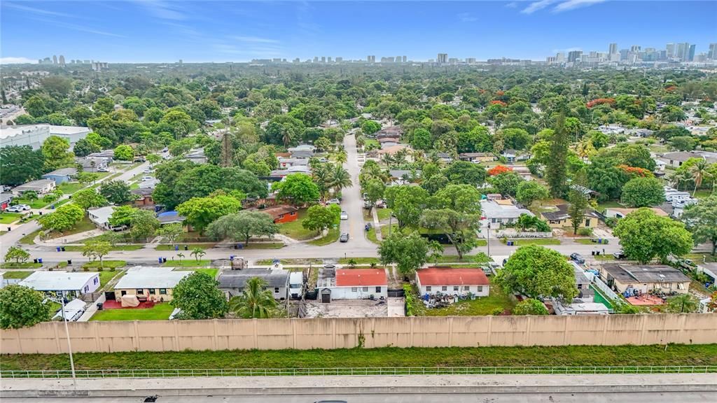 For Sale: $330,000 (3 beds, 1 baths, 977 Square Feet)