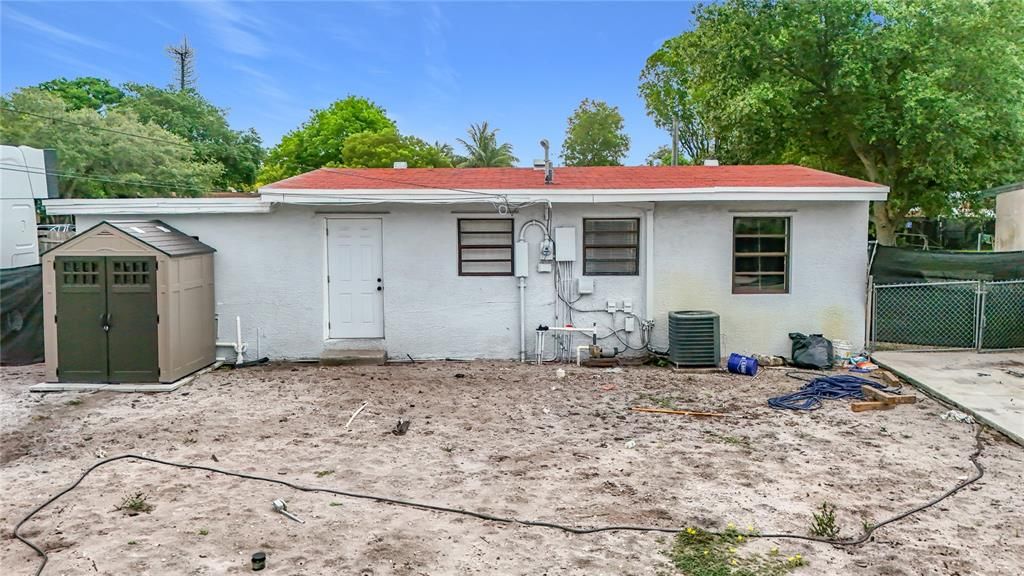 For Sale: $330,000 (3 beds, 1 baths, 977 Square Feet)