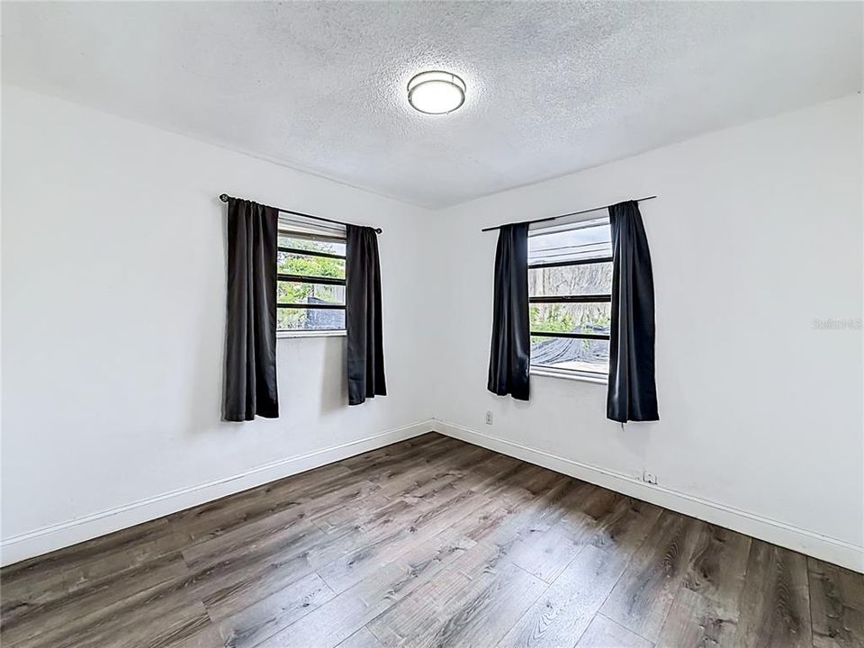 For Sale: $330,000 (3 beds, 1 baths, 977 Square Feet)