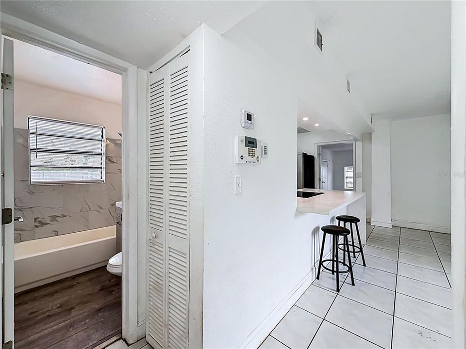 For Sale: $330,000 (3 beds, 1 baths, 977 Square Feet)