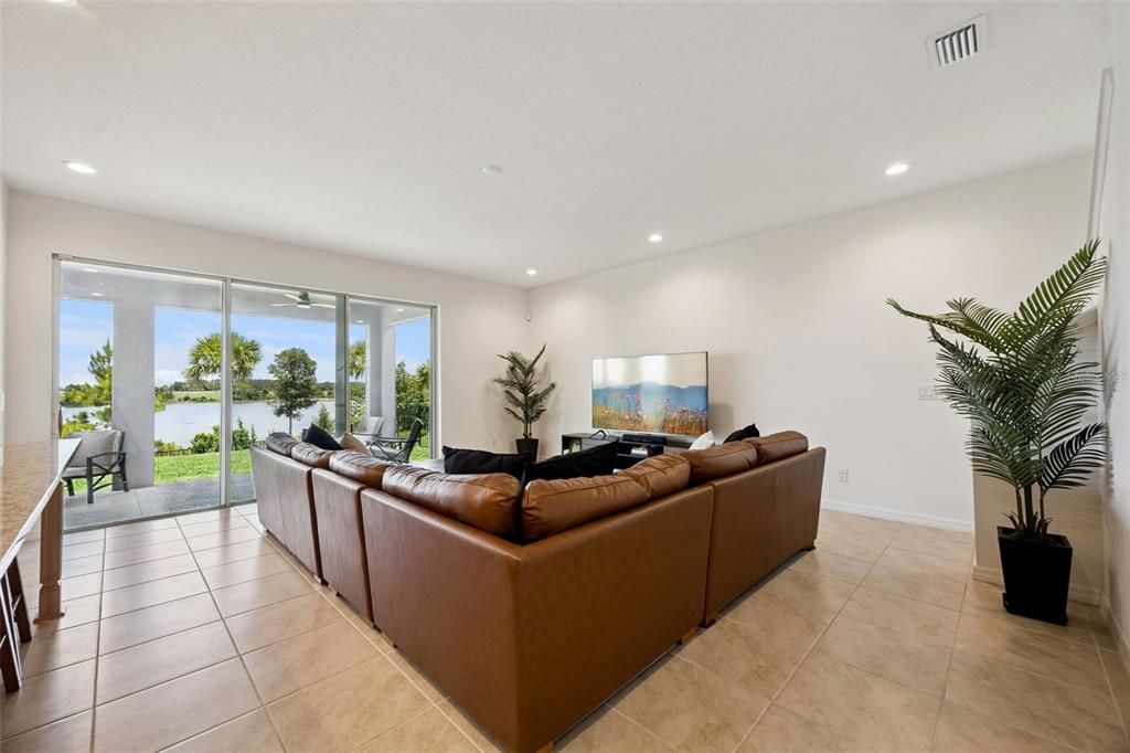 En Venta: $575,000 (6 camas, 4 baños, 3235 Pies cuadrados)