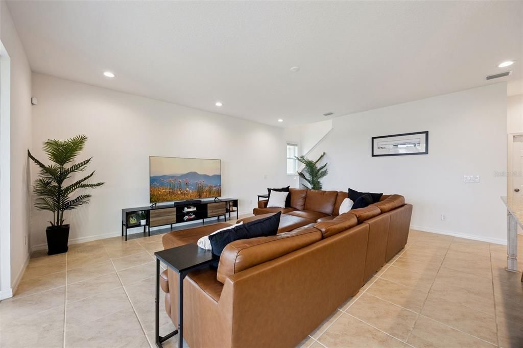 En Venta: $575,000 (6 camas, 4 baños, 3235 Pies cuadrados)