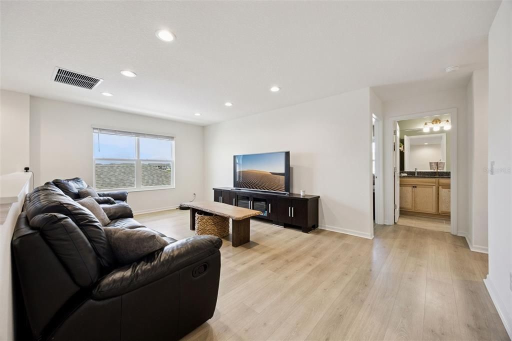 En Venta: $575,000 (6 camas, 4 baños, 3235 Pies cuadrados)