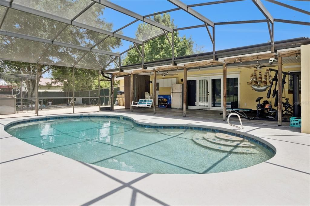 For Sale: $619,900 (3 beds, 2 baths, 2532 Square Feet)