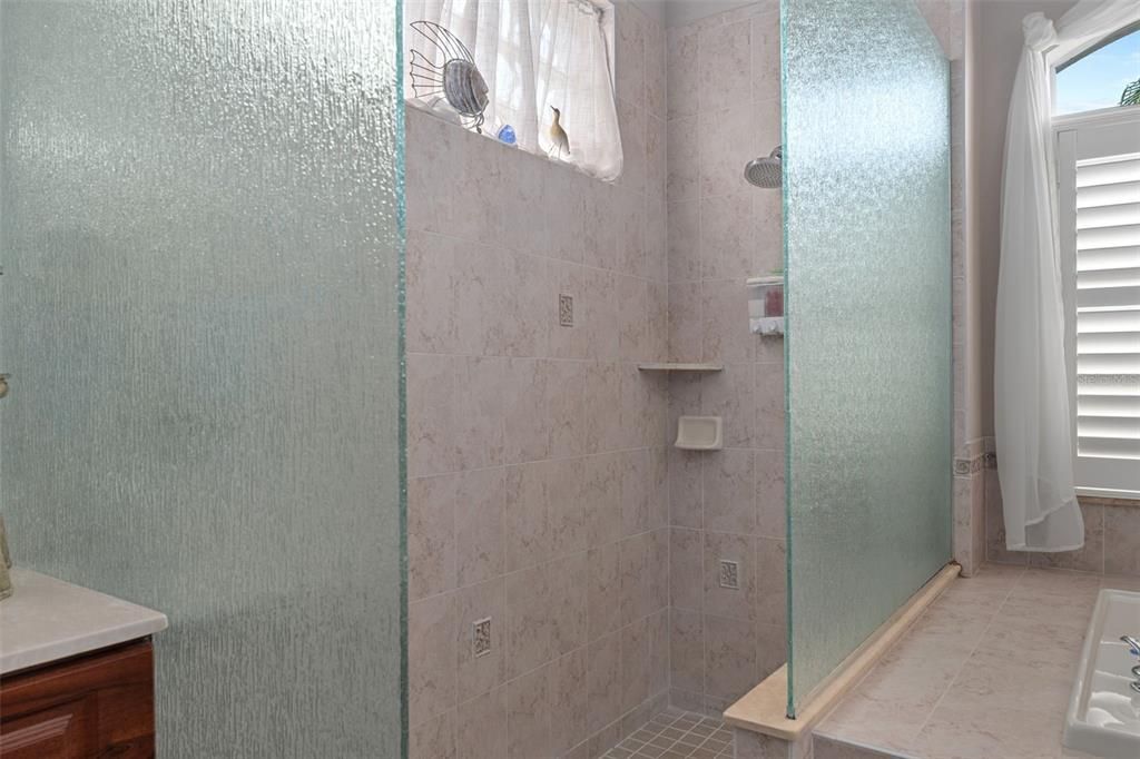En Venta: $530,000 (3 camas, 3 baños, 2636 Pies cuadrados)