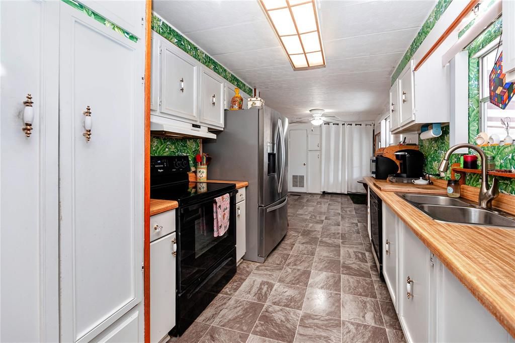 For Sale: $99,000 (3 beds, 2 baths, 1344 Square Feet)