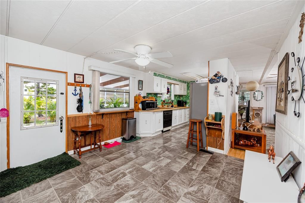 For Sale: $99,000 (3 beds, 2 baths, 1344 Square Feet)