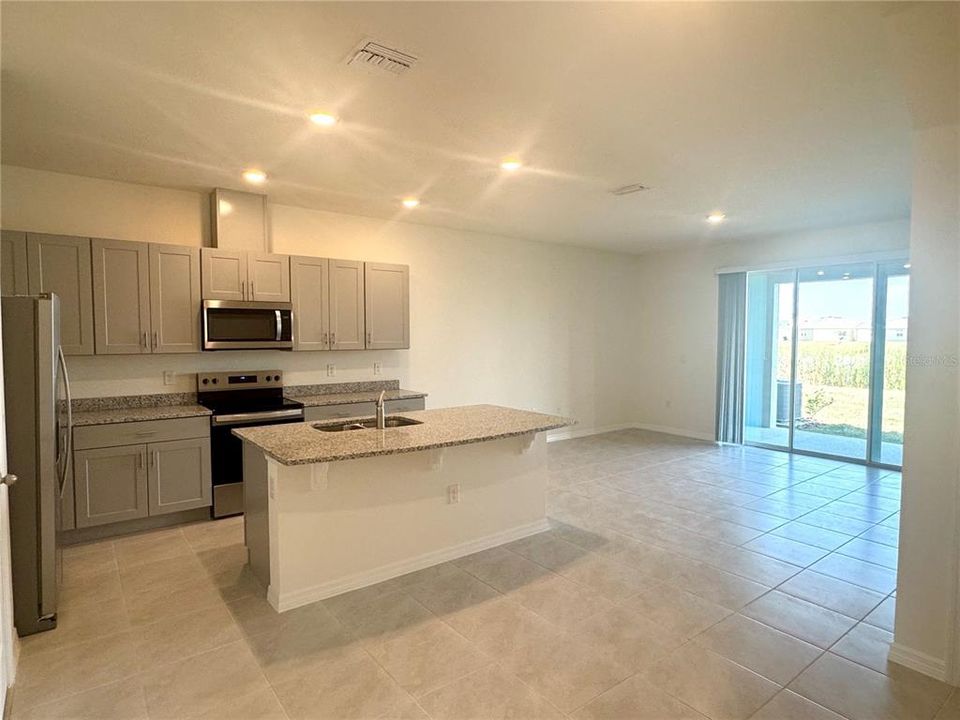 For Rent: $2,200 (3 beds, 2 baths, 1673 Square Feet)