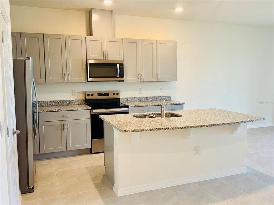 For Rent: $2,200 (3 beds, 2 baths, 1673 Square Feet)