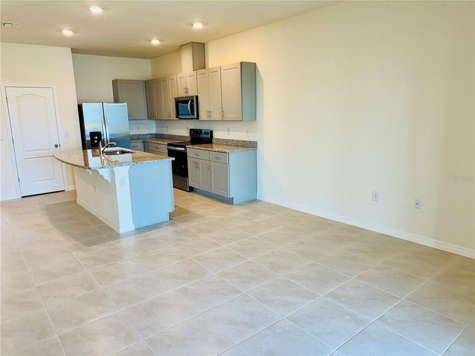 For Rent: $2,200 (3 beds, 2 baths, 1673 Square Feet)