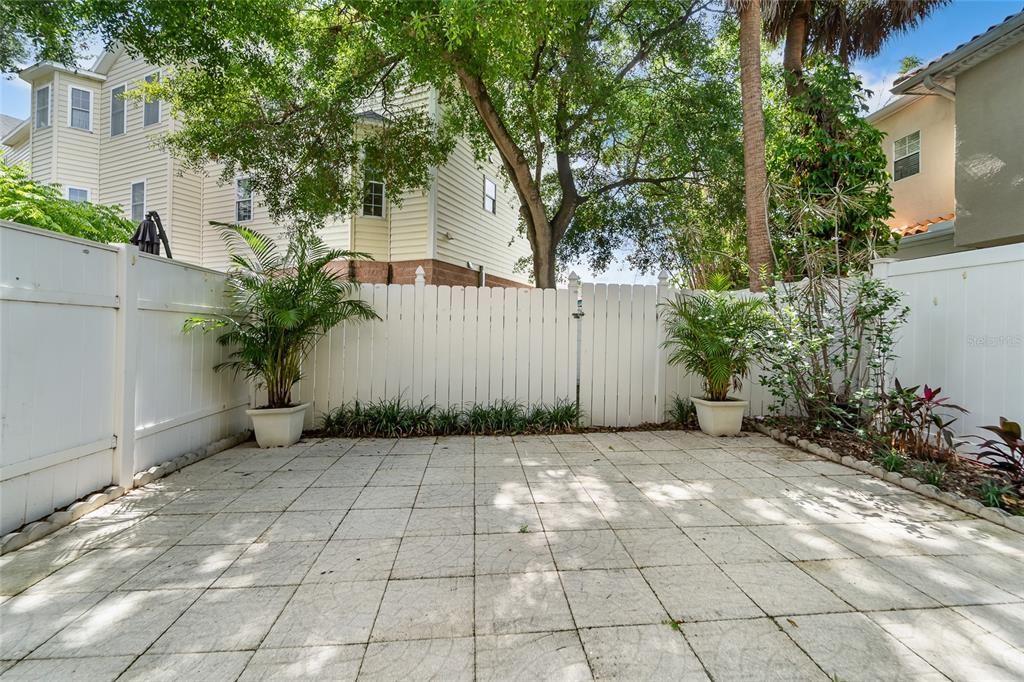 For Sale: $359,000 (2 beds, 1 baths, 1020 Square Feet)